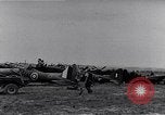 Standbild RAF-Kampfflugzeuge greifen deutsche Bomberflugzeuge an England, Vereinigtes Königreich, 1940, aus Sekunde 9 historischem Filmmaterial Videoclip 65675041004