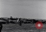 Standbild RAF-Kampfflugzeuge greifen deutsche Bomberflugzeuge an England, Vereinigtes Königreich, 1940, aus Sekunde 10 historischem Filmmaterial Videoclip 65675041004