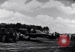 Standbild RAF-Kampfflugzeuge greifen deutsche Bomberflugzeuge an England, Vereinigtes Königreich, 1940, aus Sekunde 12 historischem Filmmaterial Videoclip 65675041004