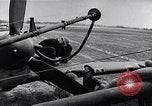 Standbild RAF-Kampfflugzeuge greifen deutsche Bomberflugzeuge an England, Vereinigtes Königreich, 1940, aus Sekunde 14 historischem Filmmaterial Videoclip 65675041004