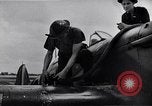 Standbild RAF-Kampfflugzeuge greifen deutsche Bomberflugzeuge an England, Vereinigtes Königreich, 1940, aus Sekunde 18 historischem Filmmaterial Videoclip 65675041004