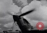 Standbild RAF-Kampfflugzeuge greifen deutsche Bomberflugzeuge an England, Vereinigtes Königreich, 1940, aus Sekunde 36 historischem Filmmaterial Videoclip 65675041004