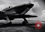 Standbild RAF-Kampfflugzeuge greifen deutsche Bomberflugzeuge an England, Vereinigtes Königreich, 1940, aus Sekunde 39 historischem Filmmaterial Videoclip 65675041004