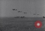 Standbild Luftwaffe Aircraft Operations Ostfront, 1941, aus Sekunde 51 historischem Filmmaterial Videoclip 65675041021