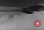 Image Bf-110 allemand et Ju 86 avions en Seconde Guerre Mondiale Allemagne, 1940, de la seconde 4 séquences d'archives historiques vidéo 65675041026