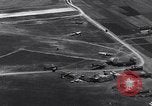 Image Bf-110 allemand et Ju 86 avions en Seconde Guerre Mondiale Allemagne, 1940, de la seconde 7 séquences d'archives historiques vidéo 65675041026