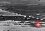 Image Bf-110 allemand et Ju 86 avions en Seconde Guerre Mondiale Allemagne, 1940, de la seconde 13 séquences d'archives historiques vidéo 65675041026