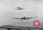 Image Bf-110 allemand et Ju 86 avions en Seconde Guerre Mondiale Allemagne, 1940, de la seconde 44 séquences d'archives historiques vidéo 65675041026