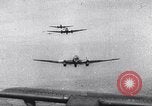 Image Bf-110 allemand et Ju 86 avions en Seconde Guerre Mondiale Allemagne, 1940, de la seconde 46 séquences d'archives historiques vidéo 65675041026
