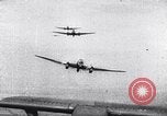 Image Bf-110 allemand et Ju 86 avions en Seconde Guerre Mondiale Allemagne, 1940, de la seconde 47 séquences d'archives historiques vidéo 65675041026