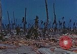 Standbild tote japanische Soldaten Eniwetok Atoll Marshall Inseln, 1944, aus Sekunde 8 historischem Filmmaterial Videoclip 65675041028