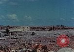Standbild tote japanische Soldaten Eniwetok Atoll Marshall Inseln, 1944, aus Sekunde 14 historischem Filmmaterial Videoclip 65675041028