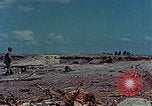 Standbild tote japanische Soldaten Eniwetok Atoll Marshall Inseln, 1944, aus Sekunde 15 historischem Filmmaterial Videoclip 65675041028