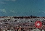 Standbild tote japanische Soldaten Eniwetok Atoll Marshall Inseln, 1944, aus Sekunde 21 historischem Filmmaterial Videoclip 65675041028