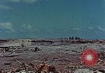Standbild tote japanische Soldaten Eniwetok Atoll Marshall Inseln, 1944, aus Sekunde 24 historischem Filmmaterial Videoclip 65675041028