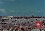 Standbild tote japanische Soldaten Eniwetok Atoll Marshall Inseln, 1944, aus Sekunde 25 historischem Filmmaterial Videoclip 65675041028