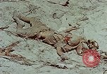 Standbild tote japanische Soldaten Eniwetok Atoll Marshall Inseln, 1944, aus Sekunde 27 historischem Filmmaterial Videoclip 65675041028