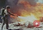 Standbild tote japanische Soldaten Eniwetok Atoll Marshall Inseln, 1944, aus Sekunde 35 historischem Filmmaterial Videoclip 65675041028