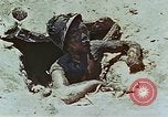Standbild tote japanische Soldaten Eniwetok Atoll Marshall Inseln, 1944, aus Sekunde 42 historischem Filmmaterial Videoclip 65675041028