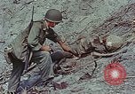 Standbild tote japanische Soldaten Eniwetok Atoll Marshall Inseln, 1944, aus Sekunde 51 historischem Filmmaterial Videoclip 65675041028