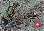 Standbild tote japanische Soldaten Eniwetok Atoll Marshall Inseln, 1944, aus Sekunde 53 historischem Filmmaterial Videoclip 65675041028