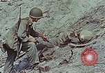 Standbild tote japanische Soldaten Eniwetok Atoll Marshall Inseln, 1944, aus Sekunde 55 historischem Filmmaterial Videoclip 65675041028