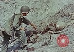 Standbild tote japanische Soldaten Eniwetok Atoll Marshall Inseln, 1944, aus Sekunde 57 historischem Filmmaterial Videoclip 65675041028