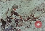 Standbild tote japanische Soldaten Eniwetok Atoll Marshall Inseln, 1944, aus Sekunde 58 historischem Filmmaterial Videoclip 65675041028