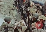 Standbild Enewetak Schlacht toten japanischen Soldaten Eniwetok Atoll Marshall Inseln, 1944, aus Sekunde 23 historischem Filmmaterial Videoclip 65675041029
