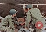 Standbild Enewetak Schlacht toten japanischen Soldaten Eniwetok Atoll Marshall Inseln, 1944, aus Sekunde 49 historischem Filmmaterial Videoclip 65675041029