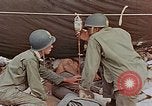Standbild Enewetak Schlacht toten japanischen Soldaten Eniwetok Atoll Marshall Inseln, 1944, aus Sekunde 52 historischem Filmmaterial Videoclip 65675041029