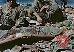 Standbild Enewetak Schlacht toten japanischen Soldaten Eniwetok Atoll Marshall Inseln, 1944, aus Sekunde 55 historischem Filmmaterial Videoclip 65675041029