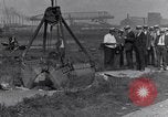 Image Steam Shovel Dearborn Michigan USA, 1931, de la seconde 20 séquences d'archives historiques vidéo 65675041041