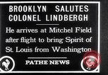 Standbild Charles Lindbergh Ansprüche Orteig-preis für Brooklyn New York City USA, 1927, aus Sekunde 5 historischem Filmmaterial Videoclip 65675041074