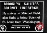 Standbild Charles Lindbergh Ansprüche Orteig-preis für Brooklyn New York City USA, 1927, aus Sekunde 15 historischem Filmmaterial Videoclip 65675041074