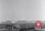 Standbild Charles Lindbergh Ansprüche Orteig-preis für Brooklyn New York City USA, 1927, aus Sekunde 20 historischem Filmmaterial Videoclip 65675041074