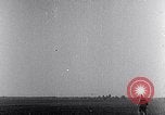 Standbild Charles Lindbergh Ansprüche Orteig-preis für Brooklyn New York City USA, 1927, aus Sekunde 23 historischem Filmmaterial Videoclip 65675041074