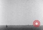 Standbild Charles Lindbergh Ansprüche Orteig-preis für Brooklyn New York City USA, 1927, aus Sekunde 28 historischem Filmmaterial Videoclip 65675041074