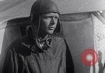 Standbild Charles Lindbergh Ansprüche Orteig-preis für Brooklyn New York City USA, 1927, aus Sekunde 55 historischem Filmmaterial Videoclip 65675041074