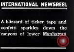 Standbild Charles Lindbergh ticker tape Parade New York City USA, 1927, aus Sekunde 25 historischem Filmmaterial Videoclip 65675041075