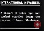 Standbild Charles Lindbergh ticker tape Parade New York City USA, 1927, aus Sekunde 27 historischem Filmmaterial Videoclip 65675041075