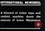Standbild Charles Lindbergh ticker tape Parade New York City USA, 1927, aus Sekunde 28 historischem Filmmaterial Videoclip 65675041075