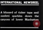 Standbild Charles Lindbergh ticker tape Parade New York City USA, 1927, aus Sekunde 31 historischem Filmmaterial Videoclip 65675041075