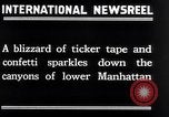 Standbild Charles Lindbergh ticker tape Parade New York City USA, 1927, aus Sekunde 33 historischem Filmmaterial Videoclip 65675041075