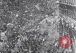 Standbild Charles Lindbergh ticker tape Parade New York City USA, 1927, aus Sekunde 35 historischem Filmmaterial Videoclip 65675041075
