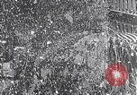 Standbild Charles Lindbergh ticker tape Parade New York City USA, 1927, aus Sekunde 36 historischem Filmmaterial Videoclip 65675041075
