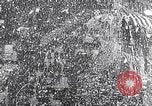 Standbild Charles Lindbergh ticker tape Parade New York City USA, 1927, aus Sekunde 41 historischem Filmmaterial Videoclip 65675041075