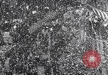 Standbild Charles Lindbergh ticker tape Parade New York City USA, 1927, aus Sekunde 46 historischem Filmmaterial Videoclip 65675041075