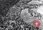 Standbild Charles Lindbergh ticker tape Parade New York City USA, 1927, aus Sekunde 48 historischem Filmmaterial Videoclip 65675041075