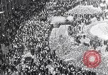Standbild Charles Lindbergh ticker tape Parade New York City USA, 1927, aus Sekunde 49 historischem Filmmaterial Videoclip 65675041075